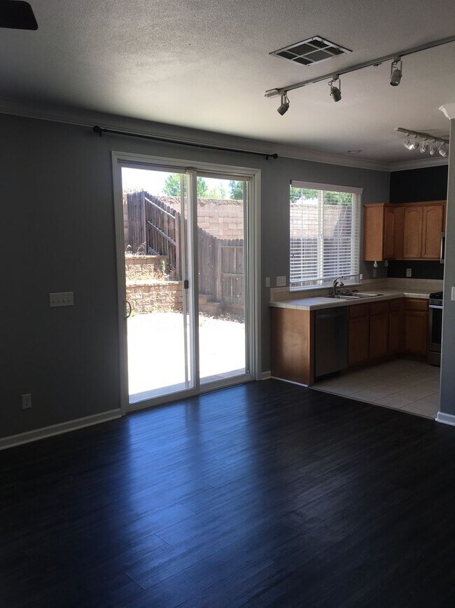 Photo - Shasta View Gardens Neighborhood Home