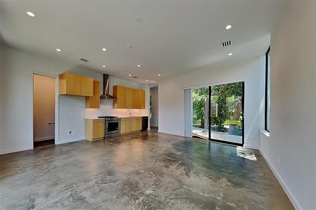 Photo - 906 Blackland Ct