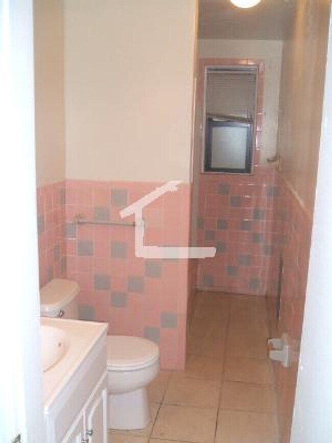 Photo - 20% off fee! Right by T and BU! Heat & H...