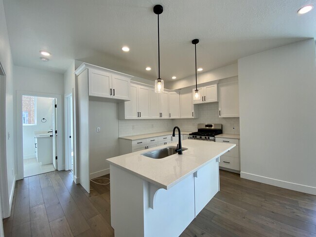 Photo - 8333 Durham St