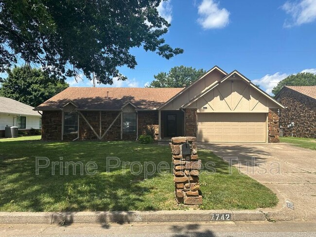 Building Photo - 7742 S 72nd E Pl Rental