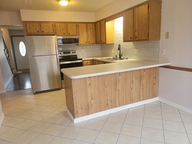 114 Manchester Dr. DeWitt, MI 48820 - 114 Manchester Dr. DeWitt, MI 48820 Condo Unit 114 Manchester Dr.