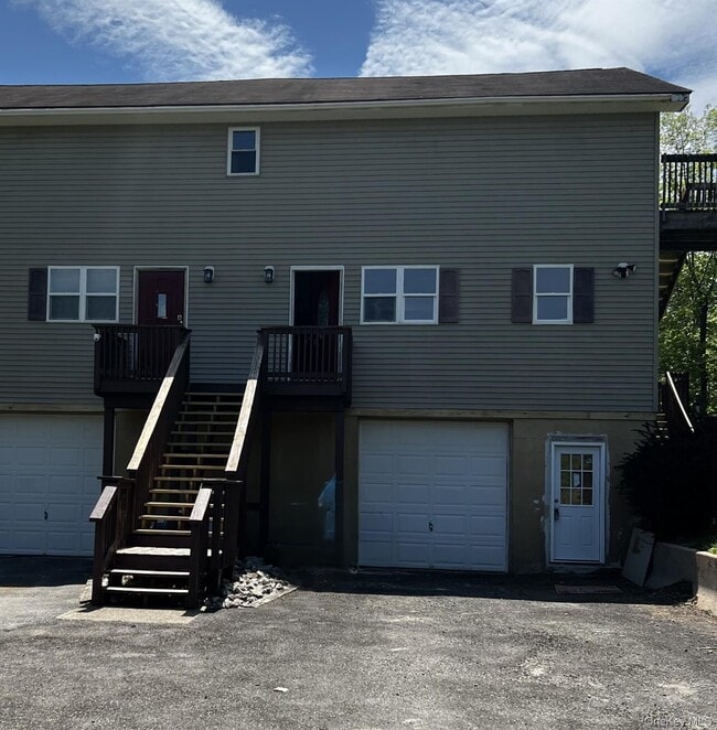 Building Photo - 400 Round Lake Rd Unit Apt A