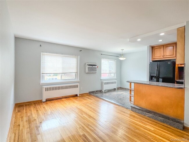 Building Photo - 151-17 7th Ave