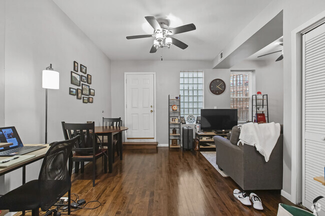 Building Photo - 2348 W Moffat St Unit # 03R Rental