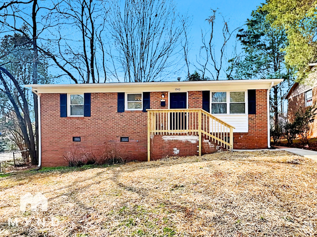 Building Photo - 1942 Longleaf Dr Rental