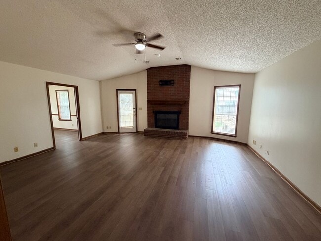 Photo - Spacious 3BR/2BA Home with 2-Car Garage in Valdosta City Limits!