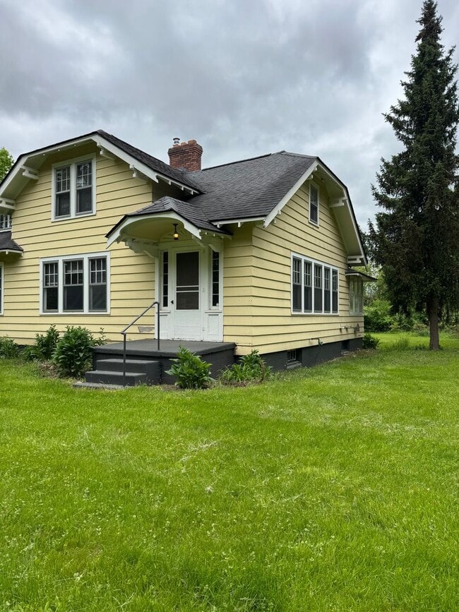 Building Photo - Charming 4-Bedroom Home in Private Setting