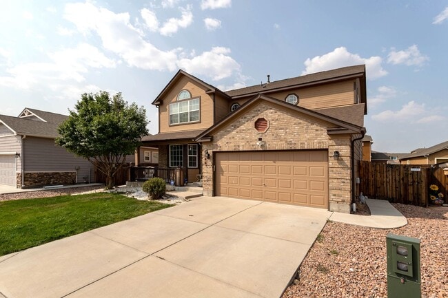 Building Photo - Spacious 6-Bedroom Home in Lorson Ranch!