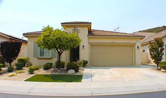 Building Photo - Welcome to Resort-Style Living at Four Sea... Rental