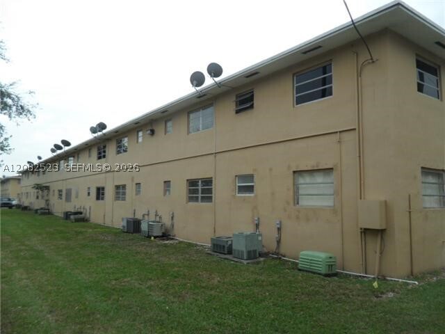 Building Photo - 3903 SW 78th Ct Unit 103