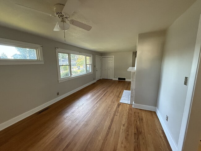 Photo - 2500 E 3rd St