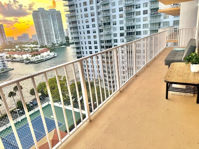 Photo - 290 174th St St Unit 1208