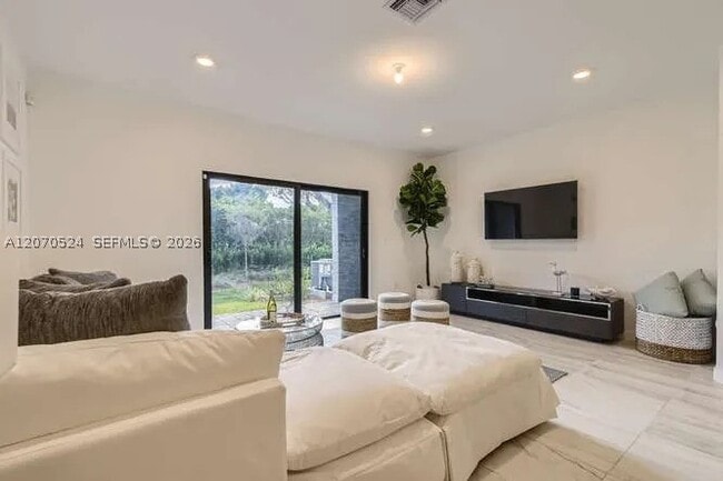 142 SE 5th Ct