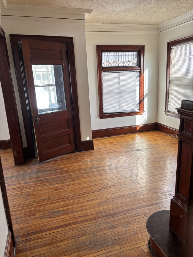 Photo - 2600 Emerson Ave S Unidad #1