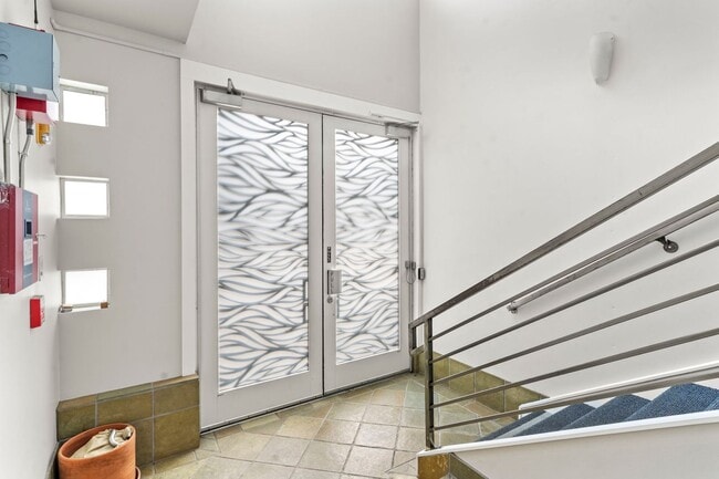 Photo - Lovely 2 Bed, 1.5 Bi-Level Hayes Valley Co... Unidad # 8