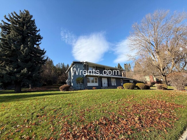 Photo - Spacious 6-Bedroom Home with Pool & Multiple Fireplaces – Great Northside Location!