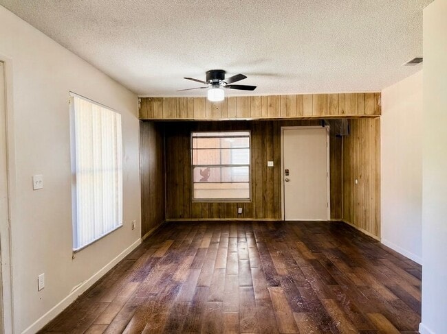 Photo - 1150 S De Leon Ave