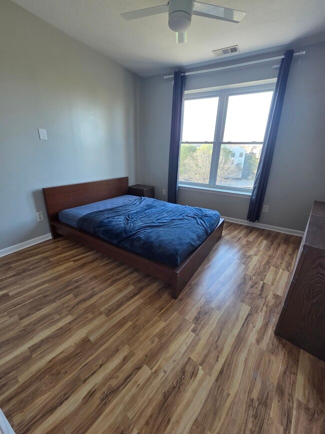 Photo - 400 17th St NW Unit Fully Furnished Top Floor  Available