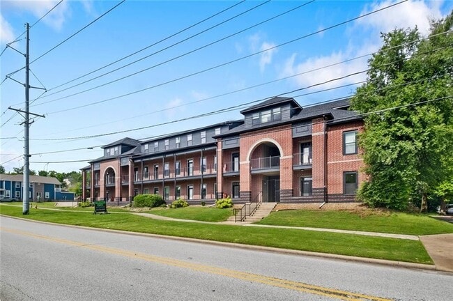 Photo - 1115 N Leverett Ave