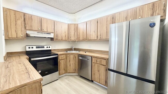 4877 Sable Pine Cir Unidad D2