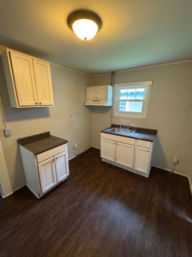 Photo - 411 Hadley St SE