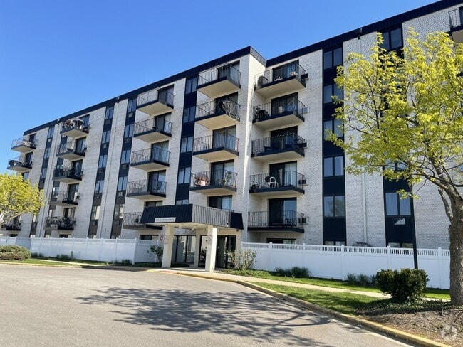 Building Photo - 9118 Elmwood Dr Unit 2B Rental