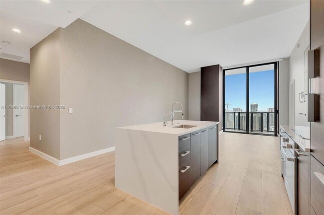 Photo - 45 SW 9th St Condo Unit 4509