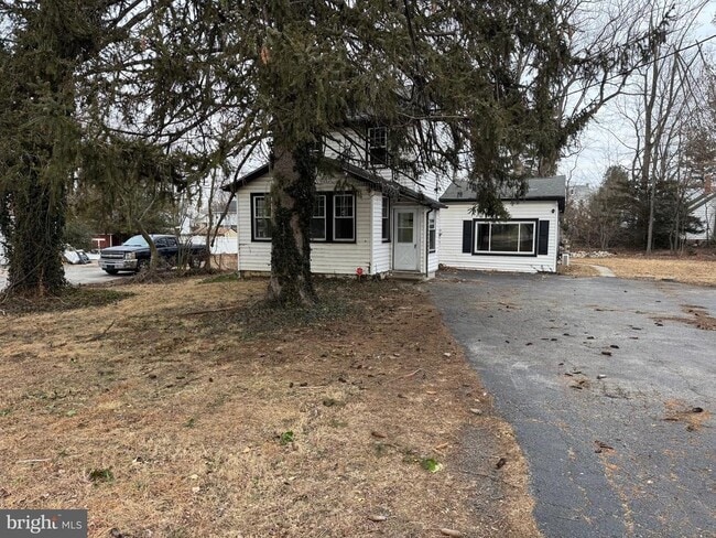 Photo - 365 E Springfield Rd