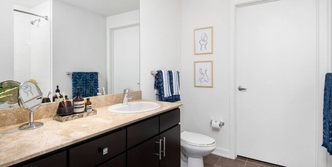 Photo - 160 W Kinzie St