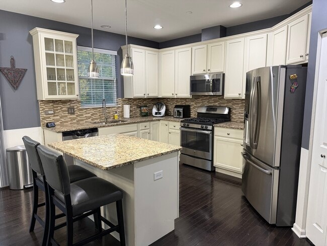 Photo - 2911 Henley Ln