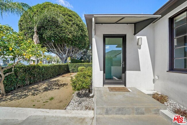 Photo - 1132 Greenacre Ave