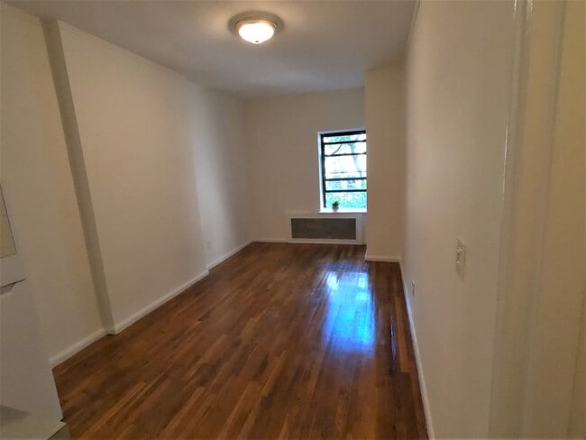 Building Photo - 156 W 95th St Unit 4A Rental