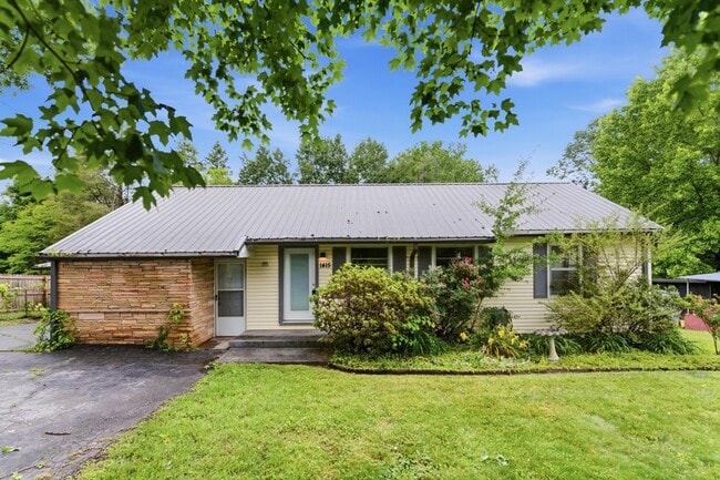 Building Photo - 1415 Creekwood Dr
