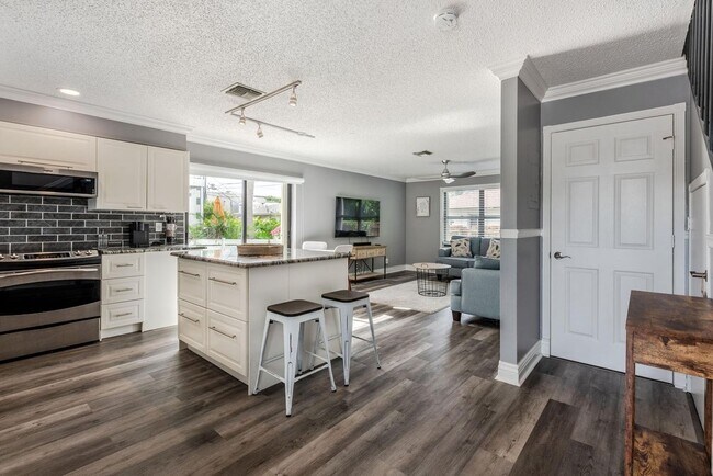 Photo - 324 W Pine St