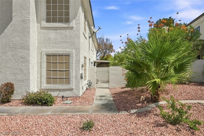 Photo - 446 Winthrop Pl