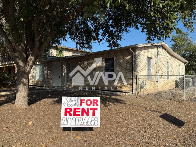 Building Photo - 202 Florencia Ave