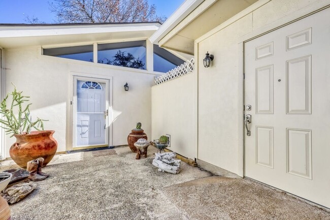 Building Photo - ALL Utilities Included!