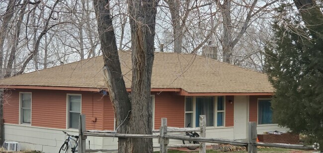 Building Photo - 2Bedroom 1 Bath Home in Janesville