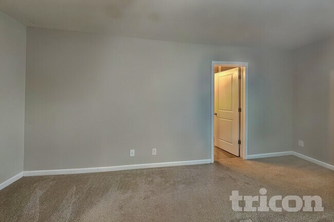 Photo - 324 Merigold Way