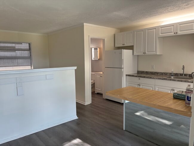 Building Photo - 1081 SE Monterey Rd Unit C26