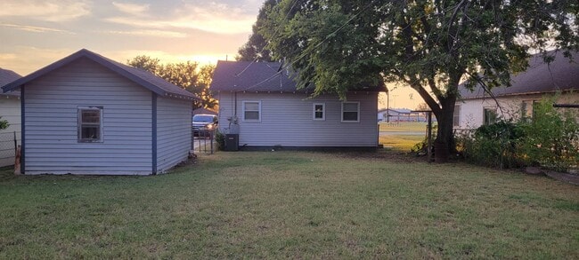 Photo - 710 N Main St