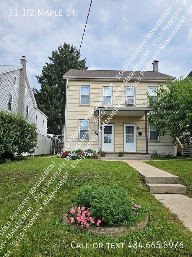 Building Photo - 31 1/2 Maple St.-