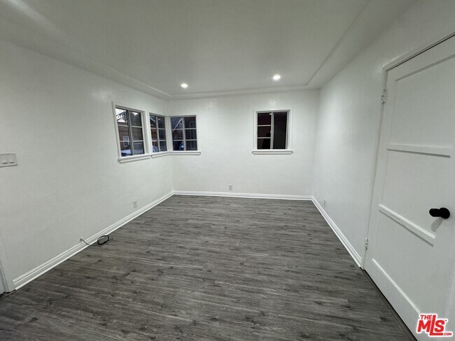 Photo - 6207 Crenshaw Blvd