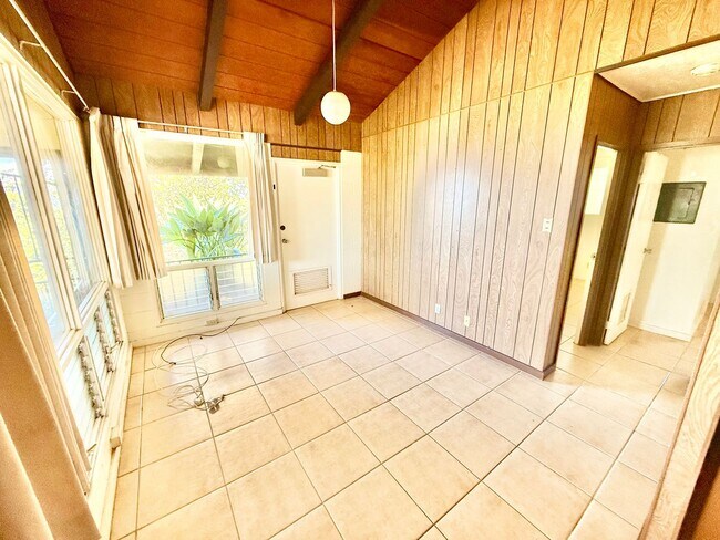 Photo - 2 Bedroom / 1 Bathroom Cottage in Pukalani for Rent!