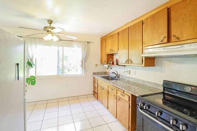 Photo - Beautiful, Perfectly located Hayward Home w/ lush and spacious garden.