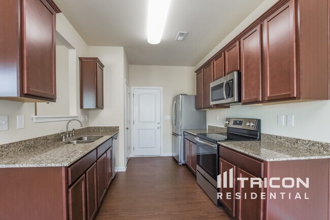 Photo - 2812 St George Ln