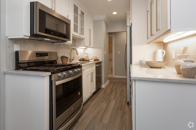 Interior Photo - Fairfield Village at Levittown Rental