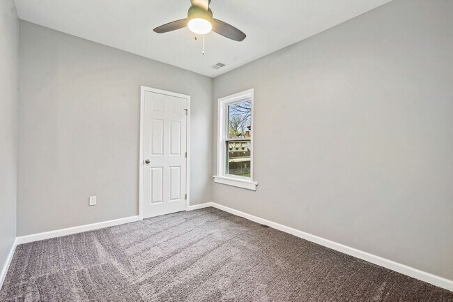 Photo - 301 Rochelle St Unidad 2