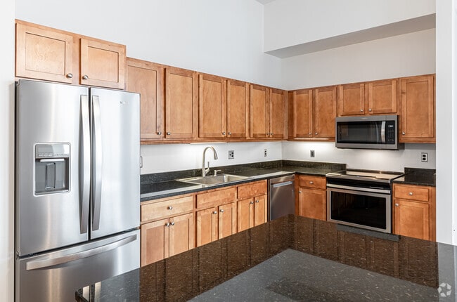 2BR, 2BA - Kitchen